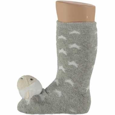 Grijze slofsokken baby met schaapje